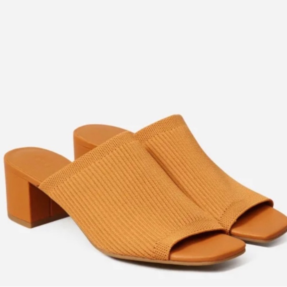 Everlane The Glove Mule in Reknit Toffee